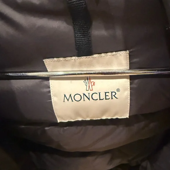 Silver grey Moncler puffer coat with velvet shoulders - Picture 4 of 8